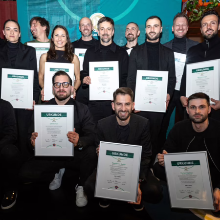 17 Trainerinnen und Trainer erhalten DFB-Pro-Lizenz 