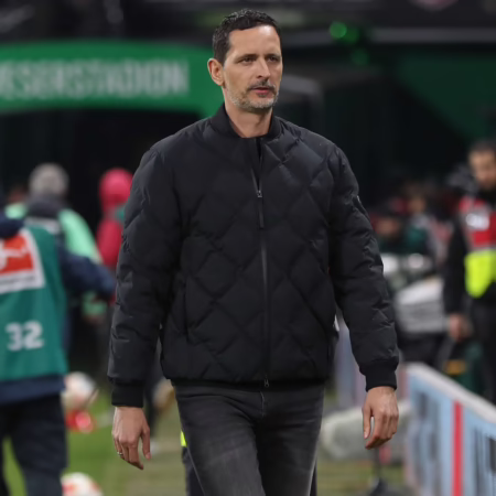 Zu spät bei Toppmöllers letztem Spiel: Geldstrafe für die Eintracht 