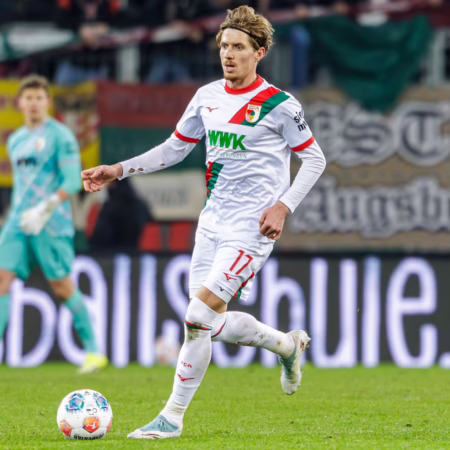 „Zehn Stufen von der zweiten Halbzeit entfernt“: Augsburgs kurioser Wechsel 