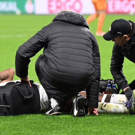 „Ganz, ganz bitter“: St. Pauli monatelang ohne Jones 