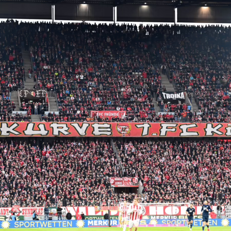 Im Kölner Stadion gestürzter Zuschauer verstorben 