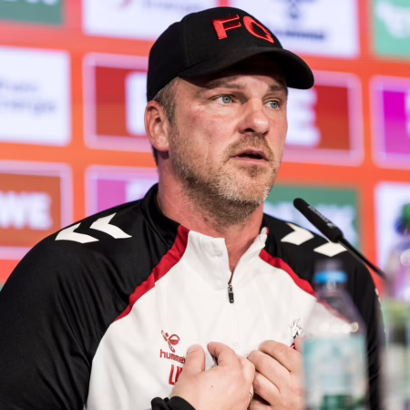 „Der Hahn auf dem Kirchturm“: Kwasniok bewahrt die Ruhe in der Krise 