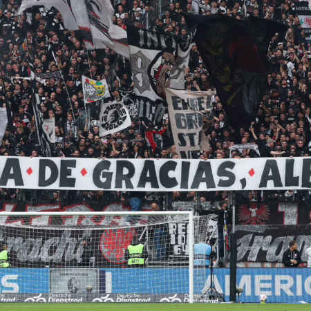 Eintracht-Fans mit deutlicher Botschaft an Riera – Vorstand verurteilt Pyrotechnik aufs Schärfste 