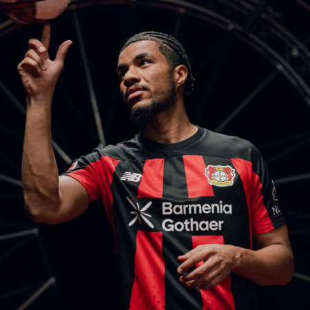 Im klassischen Streifen-Look: Leverkusen präsentiert neues Heimtrikot 